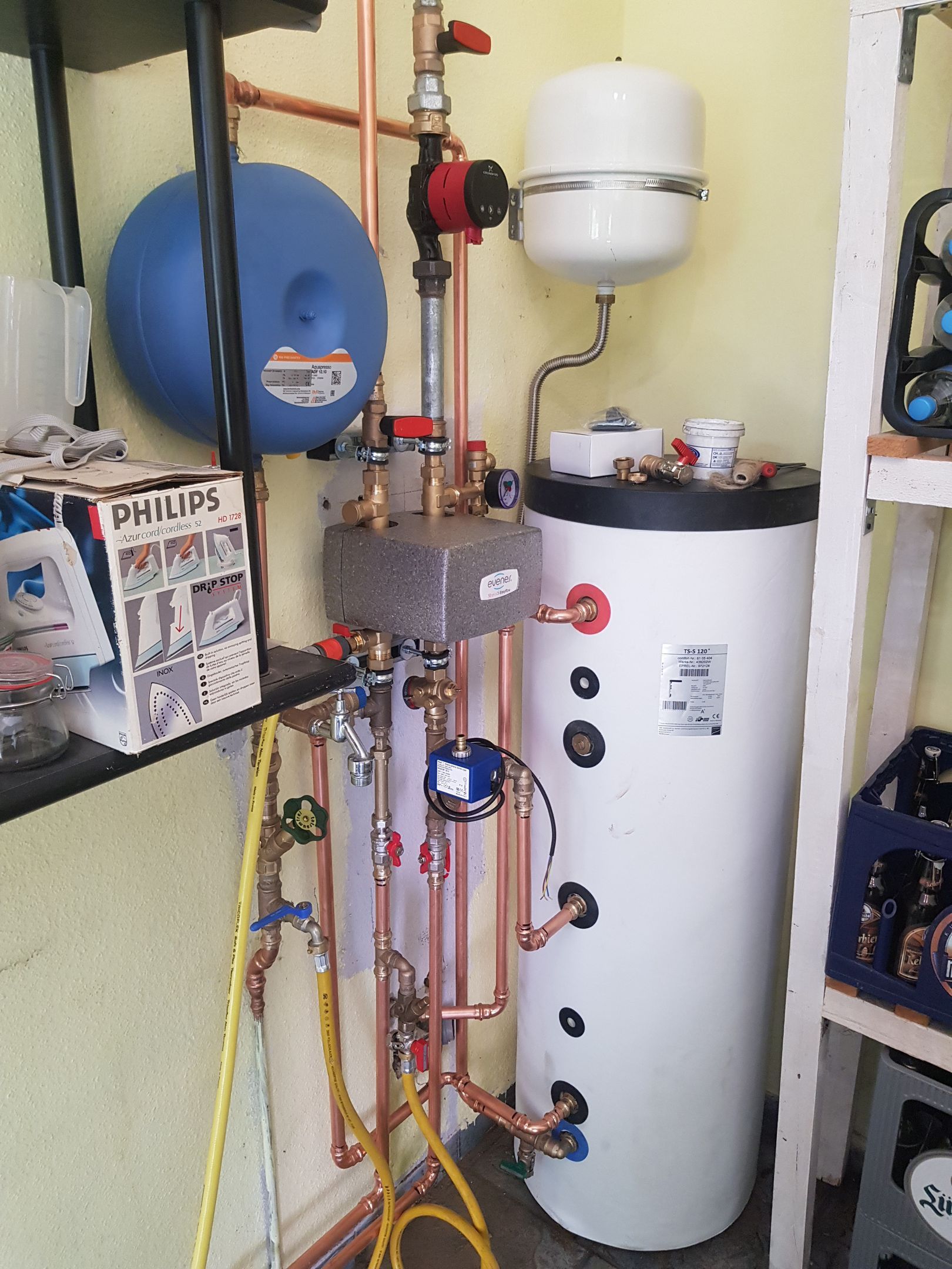 Warmwasserstation und Heizungsinstallation