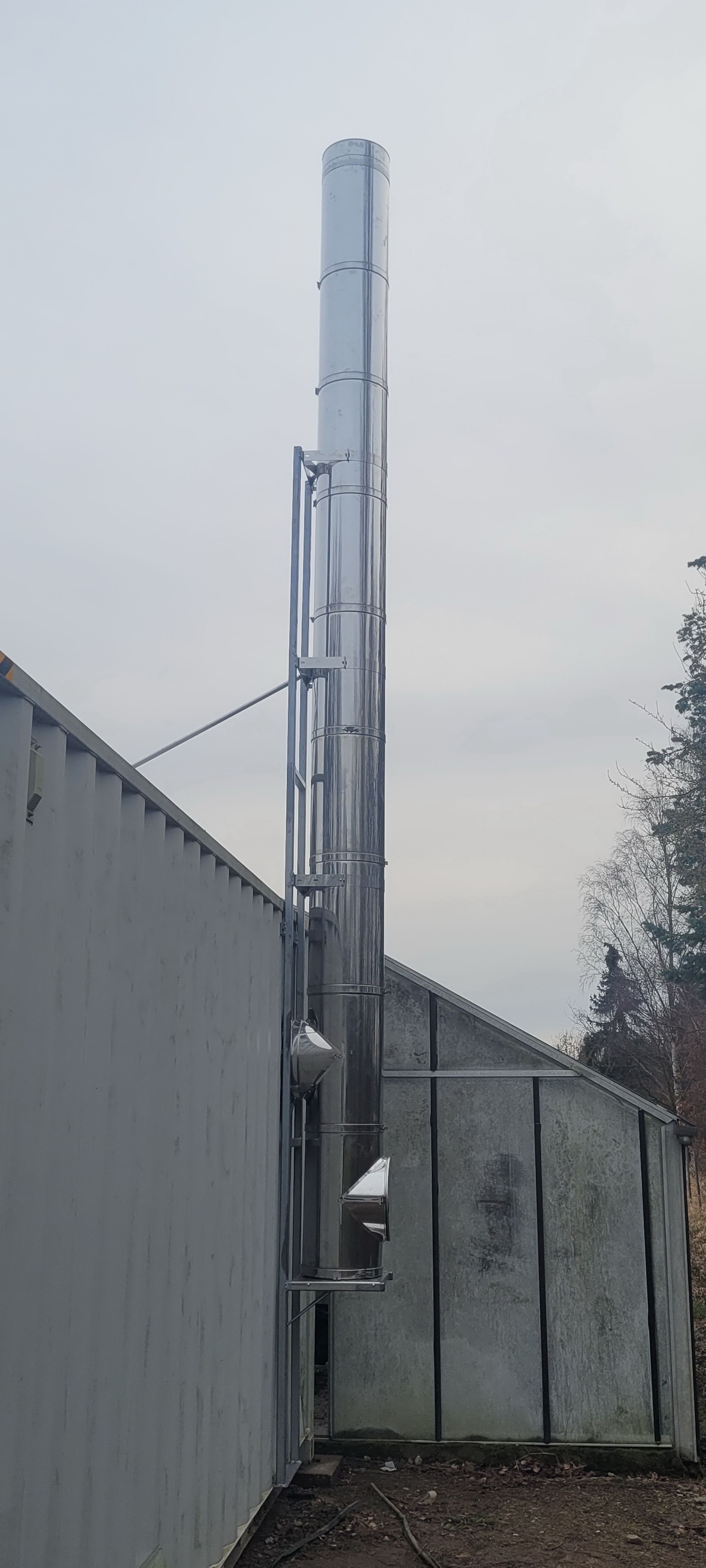 Schornstein Hackschnitzel-Heizcontainer