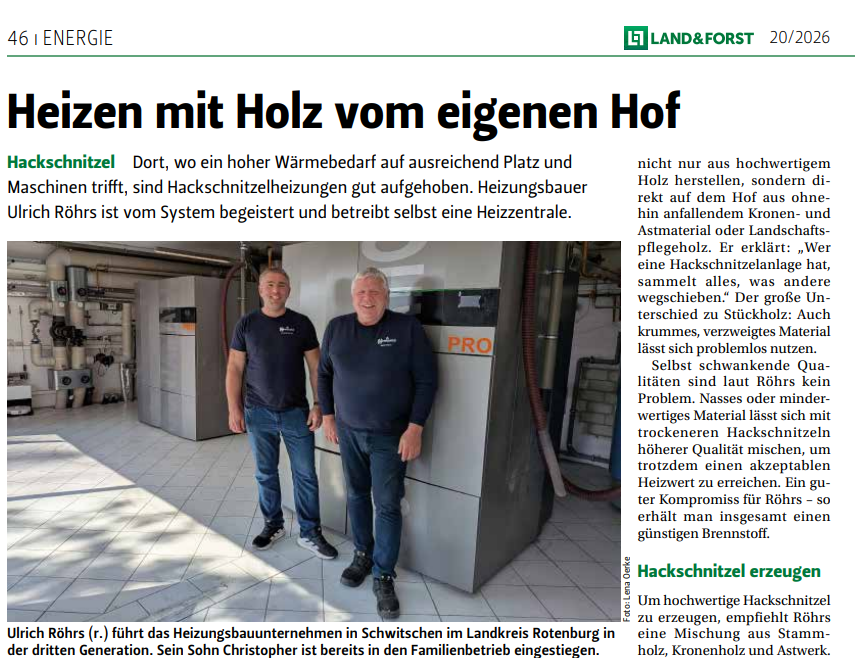 LAND & FORST Bericht über Röhrs Haustechnik und Hackschnitzelheizungen in Schwitschen mit Ulrich und