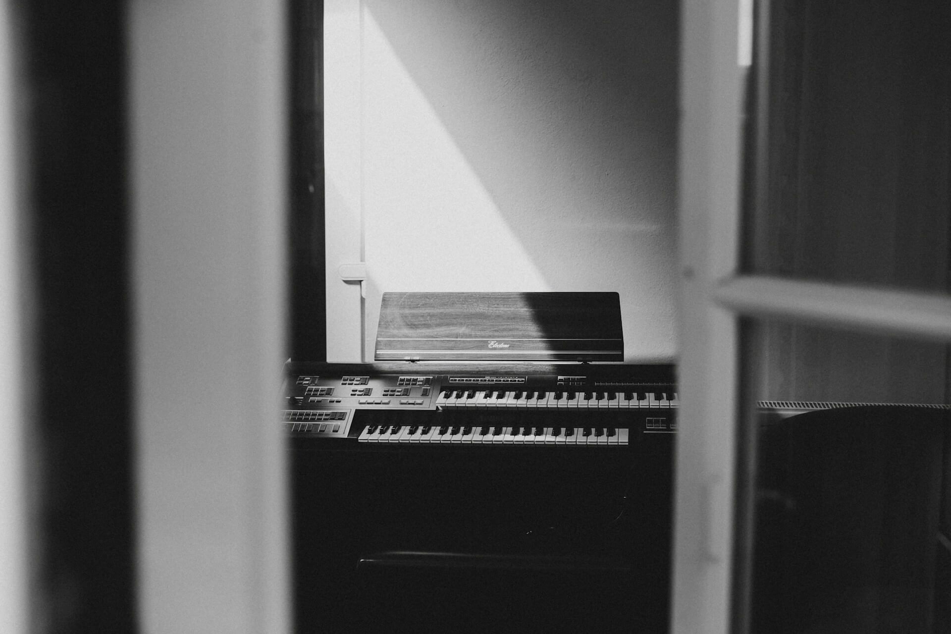 piano in room