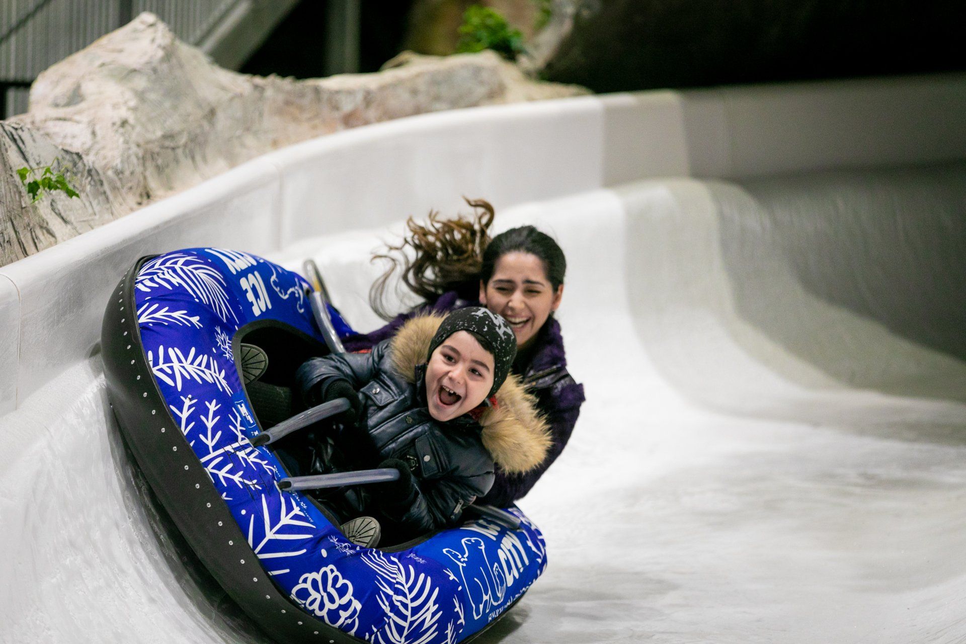 Bob Run with blue inflatable and young child & mum riding