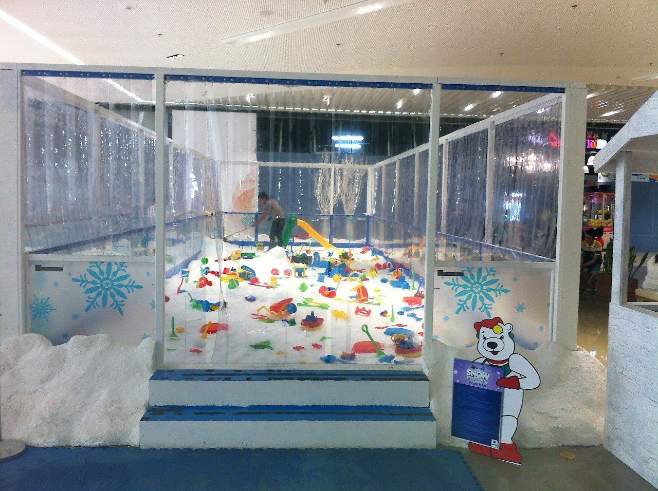 Children playing inside a Snow Playbox enclosure