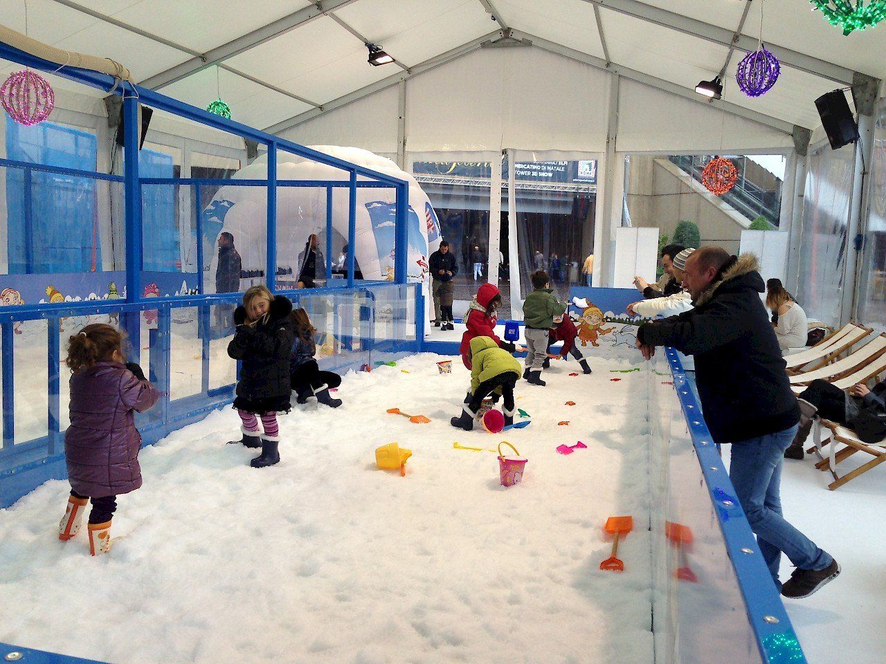 Children playing inside a Snow Playbox enclosure