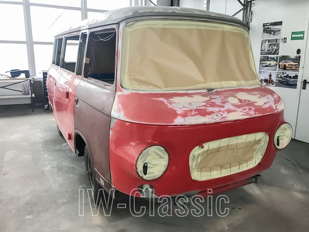 Lackiervorbereitung an einem Barkas B1000 Lackiervorbereitung an einem Barkas B1000