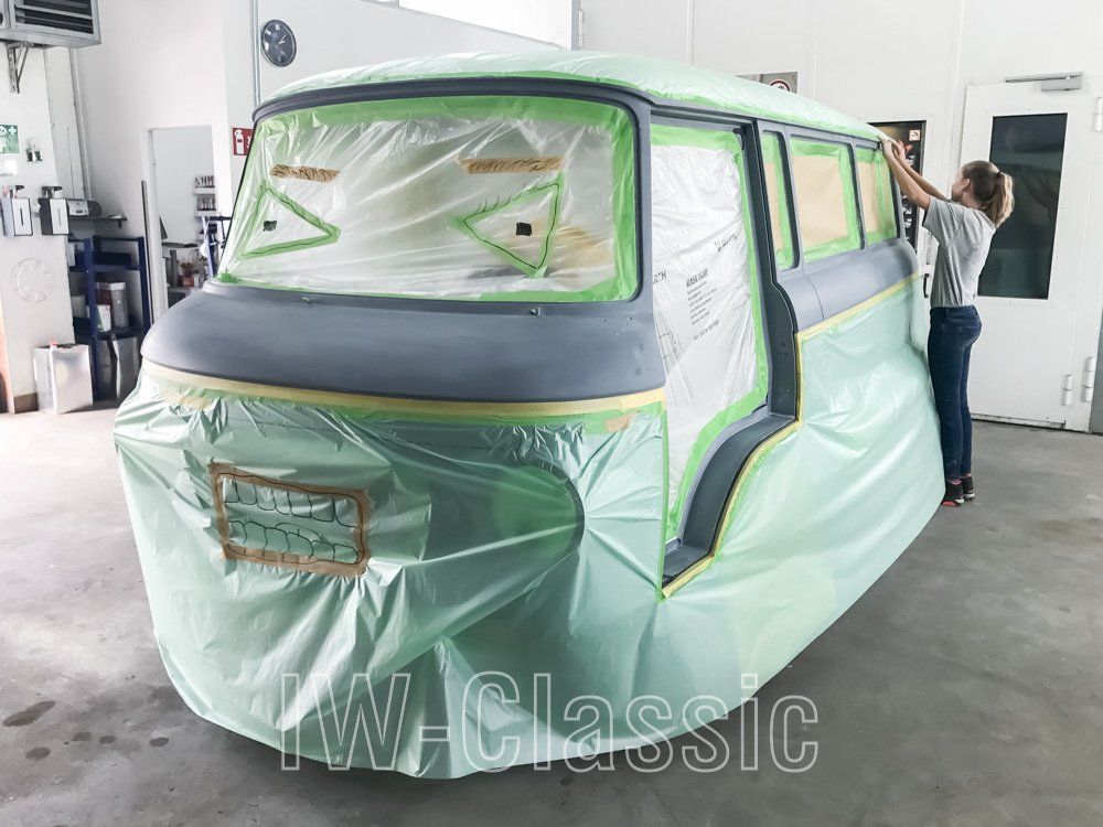 Lackiervorbereitung an einem Barkas B1000 Lackiervorbereitung an einem Barkas B1000