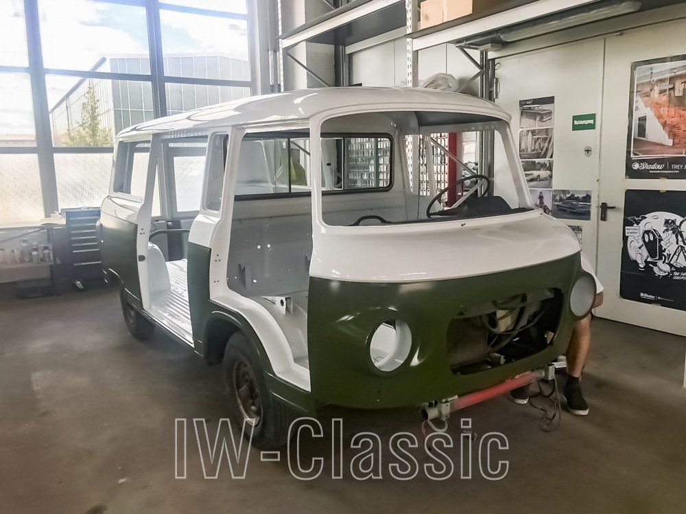 Ein frisch lackierter Barkas B1000 Polizeiwagen Ein frisch lackierter Barkas B1000 Polizeiwagen