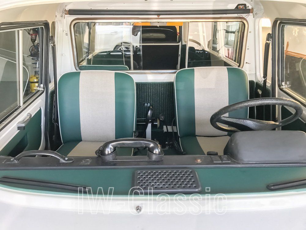 Das Führerhaus eines Barkas B1000 Polizeiwagens Das Führerhaus eines Barkas B1000 Polizeiwagens
