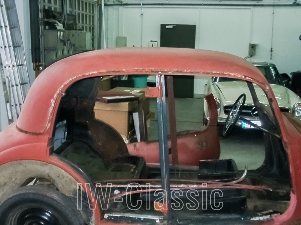 Mercedes Benz 170V Karosserie vor Restauration in unserer Oldtimer Werkstatt