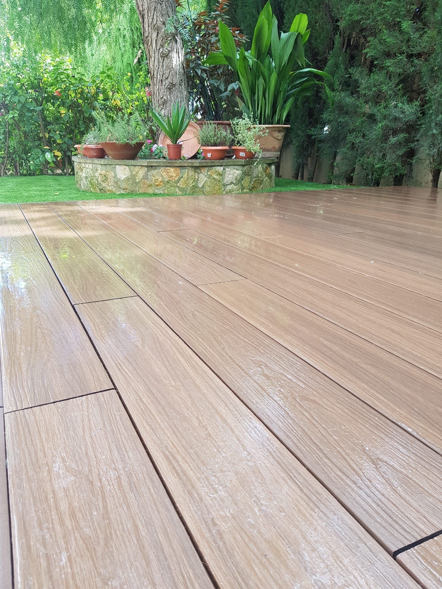 Césped artificial Baleares, tarima exterior Mallorca, tarima sintética mallorca, tarima de madera mallorca