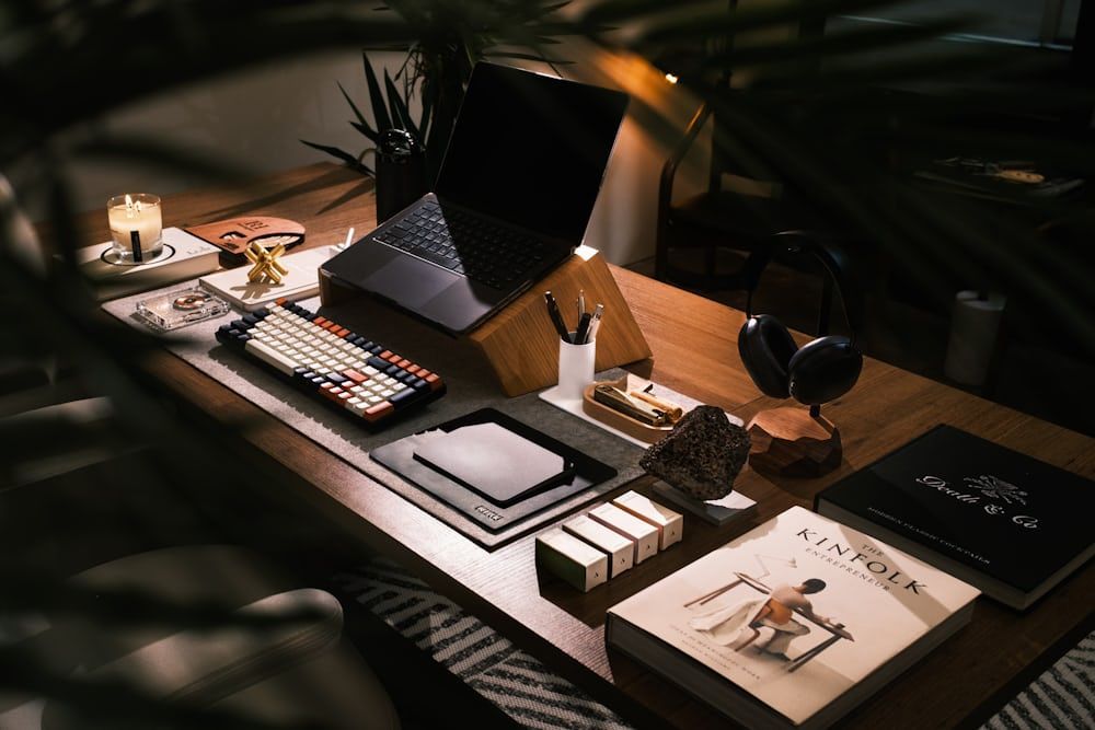 Correo de Gmail para empresas en una laptop de trabajo