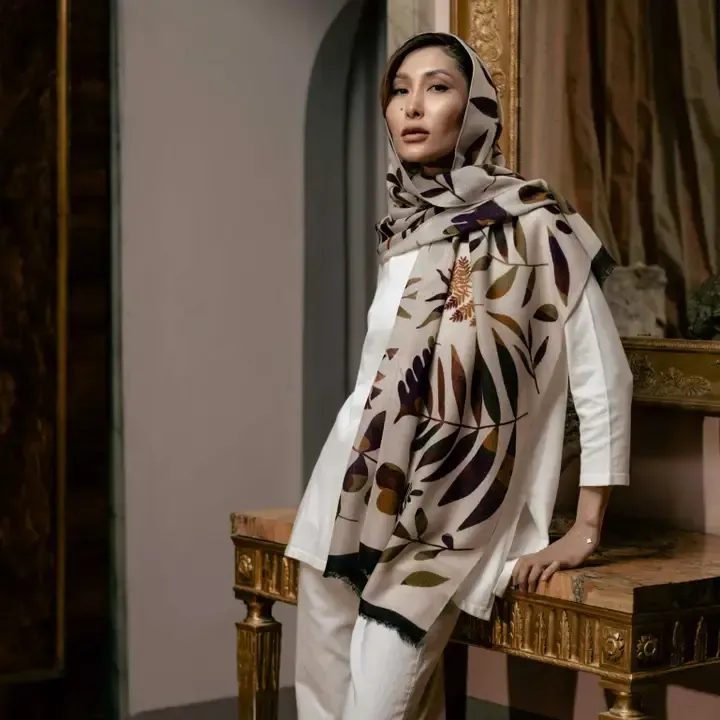 Luxuriöse, weiche Wollschals Made in Italy. Für Damen und Herren, die Qalität und Eleganz lieben.