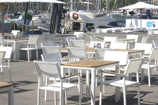 sillas y mesas de terraza