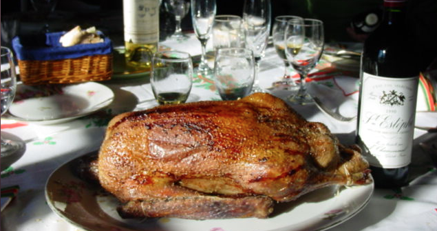 Roast goose for very special events One highlights of Southwest France delicatessen: roast goose by the fireplace