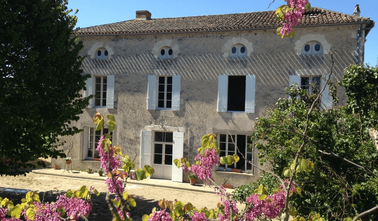 A nice and welcoming place near Sainte-Foy-la-Grance Zen location: les Chapelains