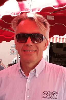 Pascal, wine and history charming expert Pascal is fond of history and wine. He is a true Aquitaine lover and enjoys to talk about his passions.