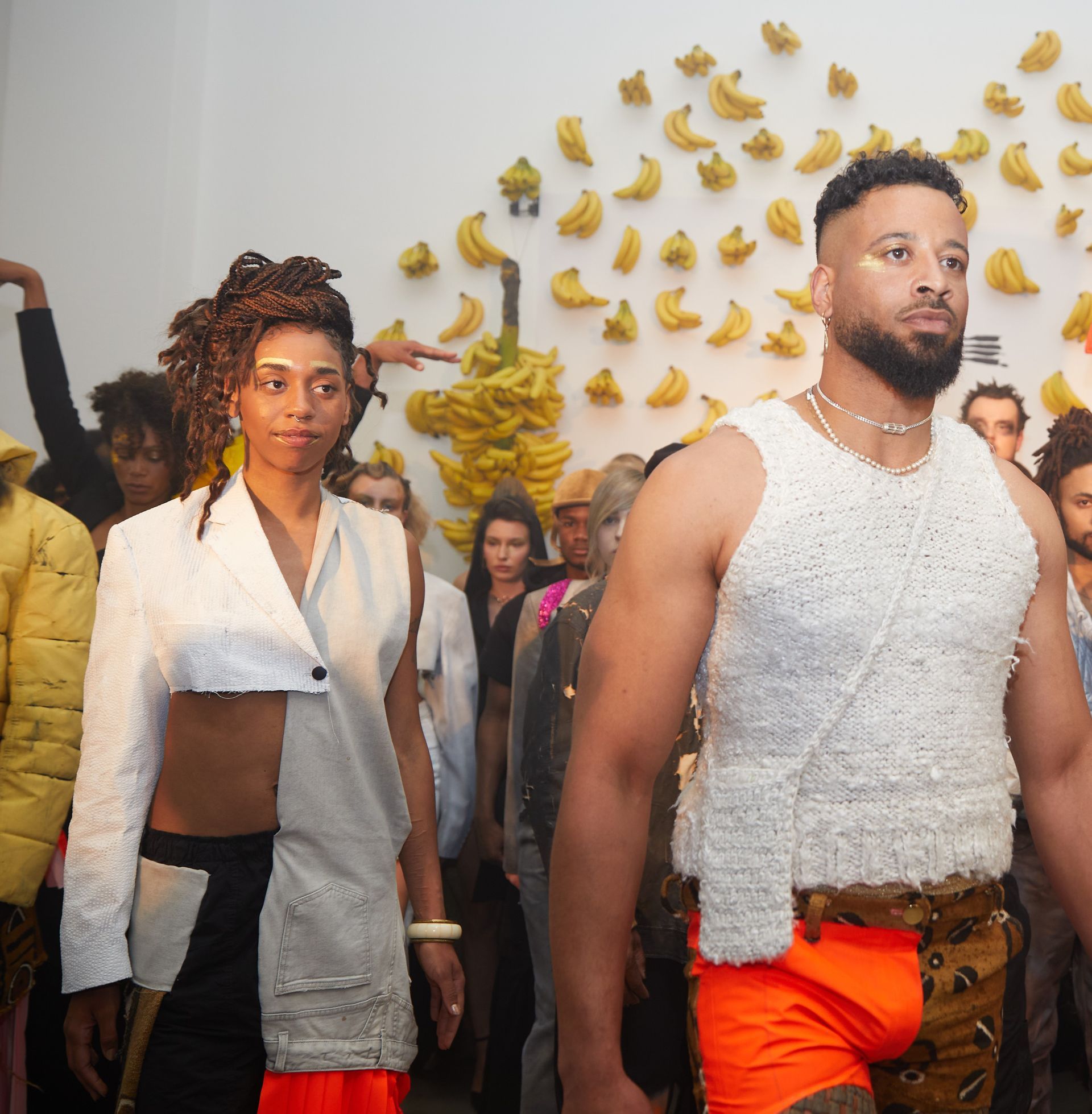 shop sustainable fashion, handcraft, innovation, trendy clothes and accessories, ethically made, eco-conscious, upcycling fashion, All, New, Full Body, Dress, Suit, Overall, Tos, Tank Top, T-Shirt, Polo, Sweatshirt, Pullover, Hoodie, Vest, Blazer, JAcket, Bottoms, Skirt, Short, Pants, Accessories, Hat, Bag, Softwear, Hardwear, Footwear, Do It Yourself, Banana Silk 
Kaufen Sie nachhaltige Mode, Handarbeit, Innovation, trendige Kleidung und Accessoires, ethisch hergestellt, umweltbewusst, Upcycling-Mode, Alles, Neu, Ganzkörper, Kleid, Anzug, Overall, Tos, Tanktop, T-Shirt, Polo, Sweatshirt, Pullover, Hoodie, Weste, Blazer, Jacke, Unterteile, Röcke, Shorts, Hosen, Accessoires, Mütze, Tasche, Softwear, Hardwear, Schuhe, Do It Yourself, Bananenseide