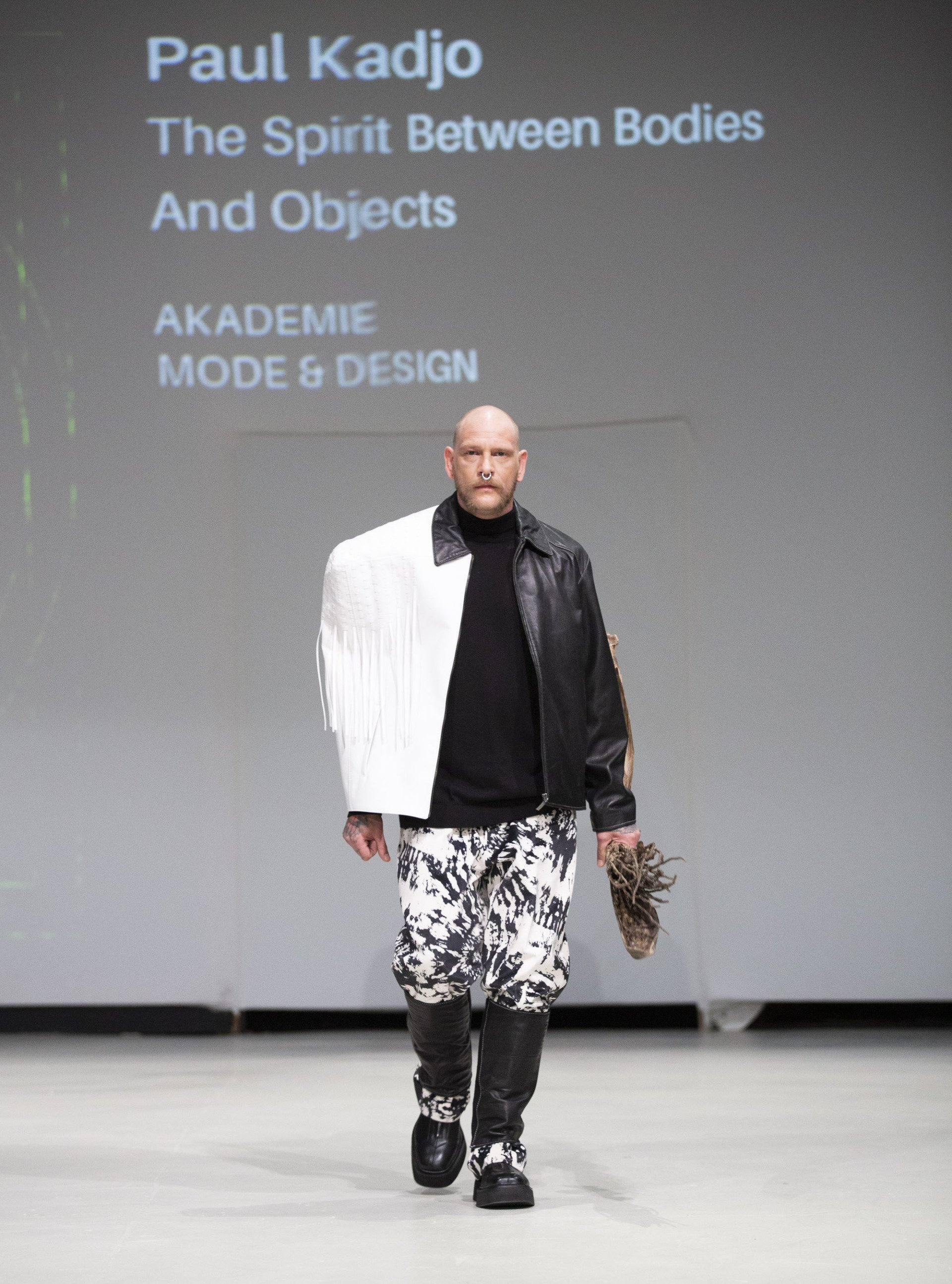 shop sustainable fashion, handcraft, innovation, trendy clothes and accessories, ethically made, eco-conscious, upcycling fashion, All, New, Full Body, Dress, Suit, Overall, Tos, Tank Top, T-Shirt, Polo, Sweatshirt, Pullover, Hoodie, Vest, Blazer, JAcket, Bottoms, Skirt, Short, Pants, Accessories, Hat, Bag, Softwear, Hardwear, Footwear, Do It Yourself, Banana Silk
Kaufen Sie nachhaltige Mode, Handarbeit, Innovation, trendige Kleidung und Accessoires, ethisch hergestellt, umweltbewusst, Upcycling-Mode, Alles, Neu, Ganzkörper, Kleid, Anzug, Overall, Tos, Tanktop, T-Shirt, Polo, Sweatshirt, Pullover, Hoodie, Weste, Blazer, Jacke, Unterteile, Röcke, Shorts, Hosen, Accessoires, Mütze, Tasche, Softwear, Hardwear, Schuhe, Do It Yourself, Bananenseide