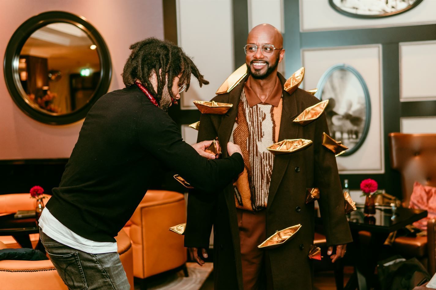 shop sustainable fashion, handcraft, innovation, trendy clothes and accessories, ethically made, eco-conscious, upcycling fashion, All, New, Full Body, Dress, Suit, Overall, Tos, Tank Top, T-Shirt, Polo, Sweatshirt, Pullover, Hoodie, Vest, Blazer, JAcket, Bottoms, Skirt, Short, Pants, Accessories, Hat, Bag, Softwear, Hardwear, Footwear, Do It Yourself, Banana Silk
Kaufen Sie nachhaltige Mode, Handarbeit, Innovation, trendige Kleidung und Accessoires, ethisch hergestellt, umweltbewusst, Upcycling-Mode, Alles, Neu, Ganzkörper, Kleid, Anzug, Overall, Tos, Tanktop, T-Shirt, Polo, Sweatshirt, Pullover, Hoodie, Weste, Blazer, Jacke, Unterteile, Röcke, Shorts, Hosen, Accessoires, Mütze, Tasche, Softwear, Hardwear, Schuhe, Do It Yourself, Bananenseide