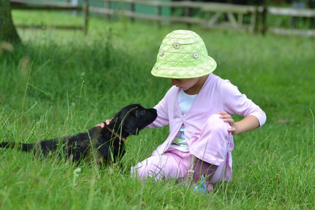 Lisa und Alva beim ersten Kennenlernen
