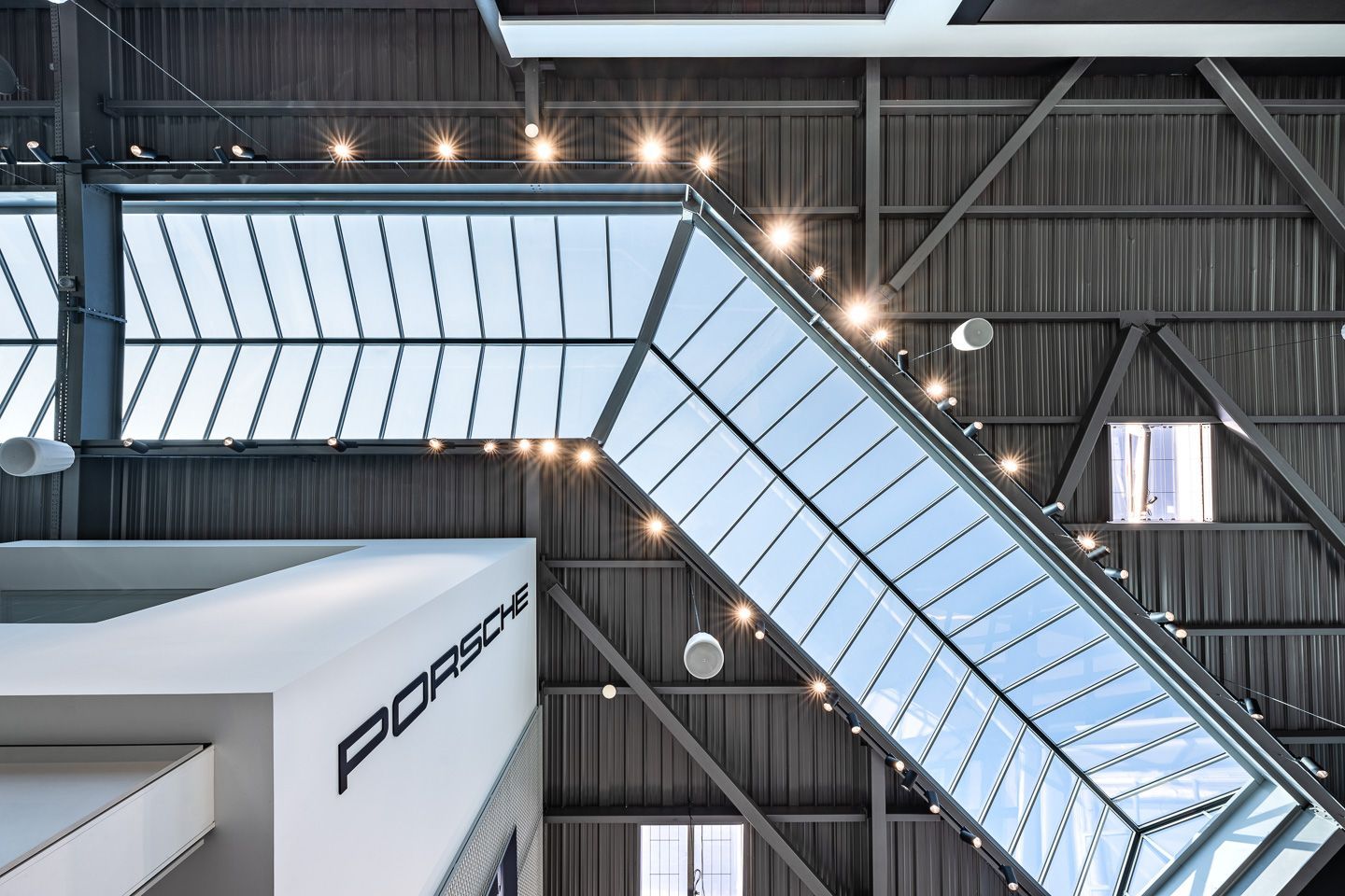 Porsche dealership - Velux France