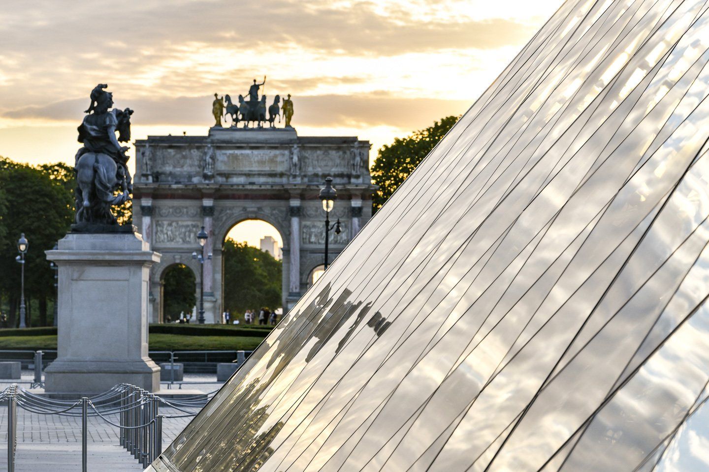 Pyramide du Louvre - France
