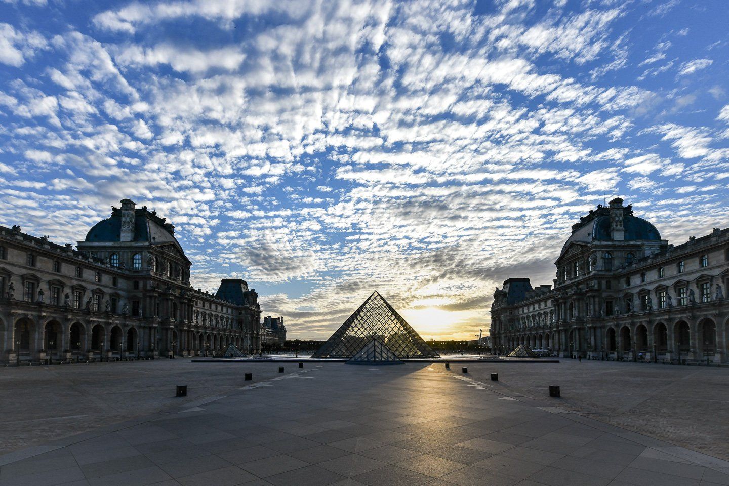 Pyramide du Louvre - France