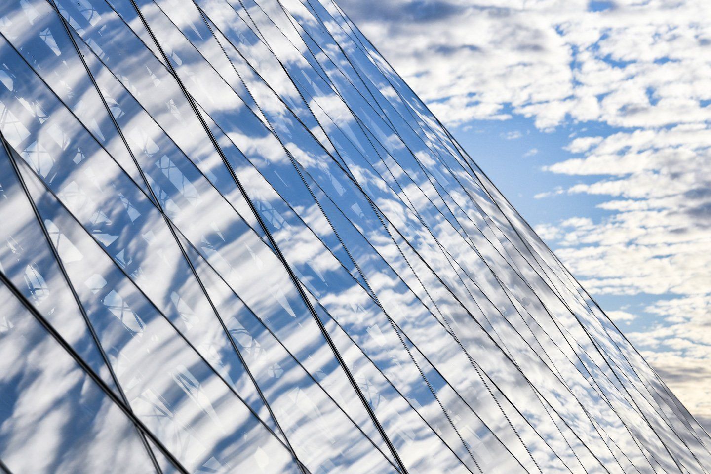 Pyramide du Louvre - France