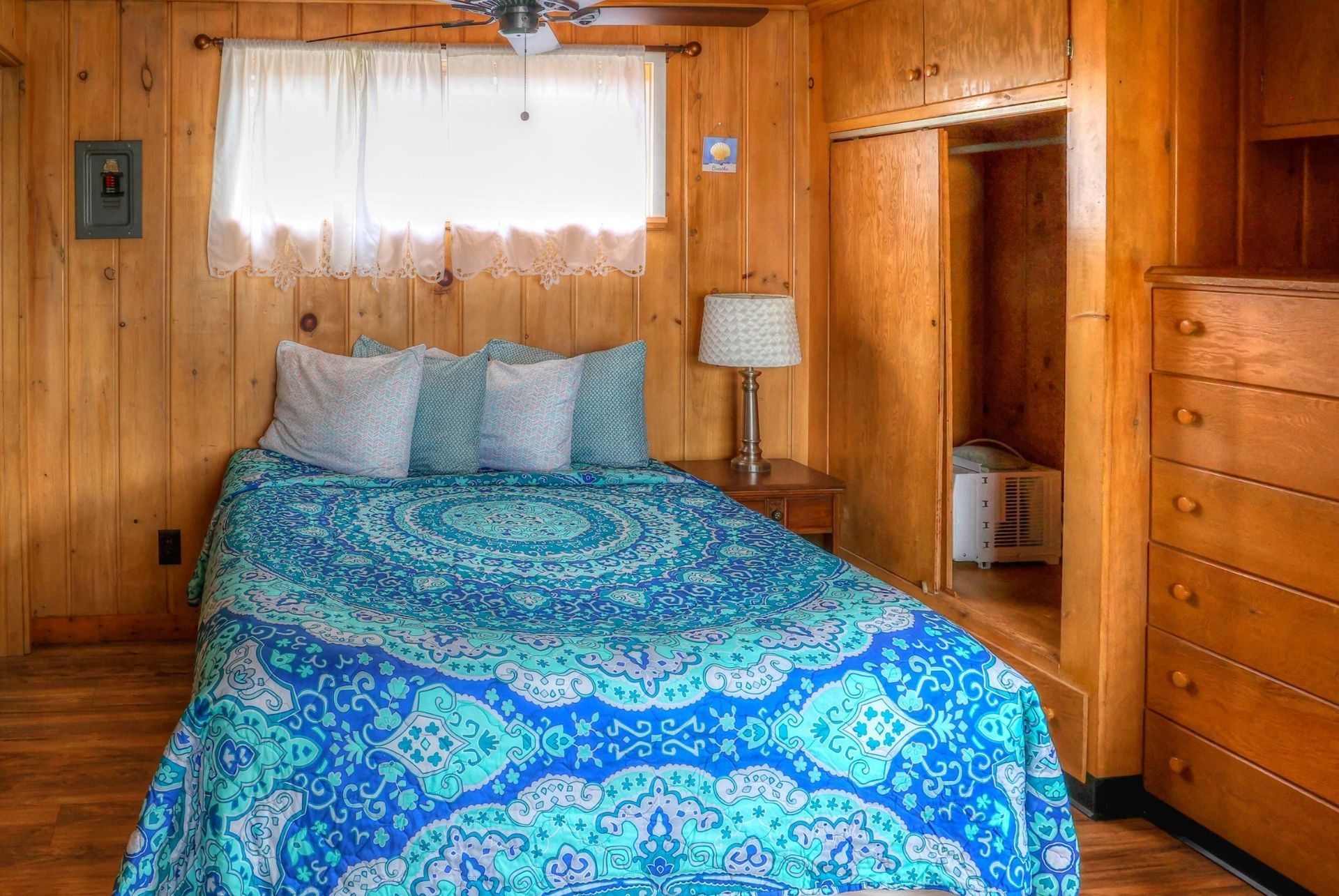 Clean and rustic knobby pine Up North rooms at Blue Horizon Court, Oscoda Michigan