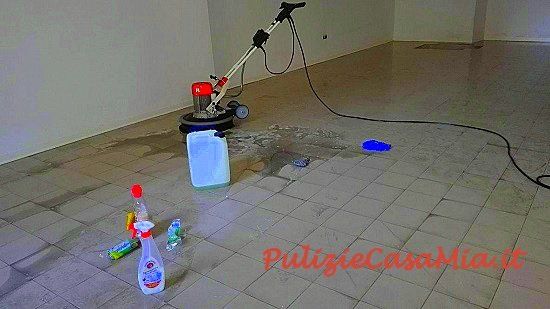 pulizie pavimenti magazzino