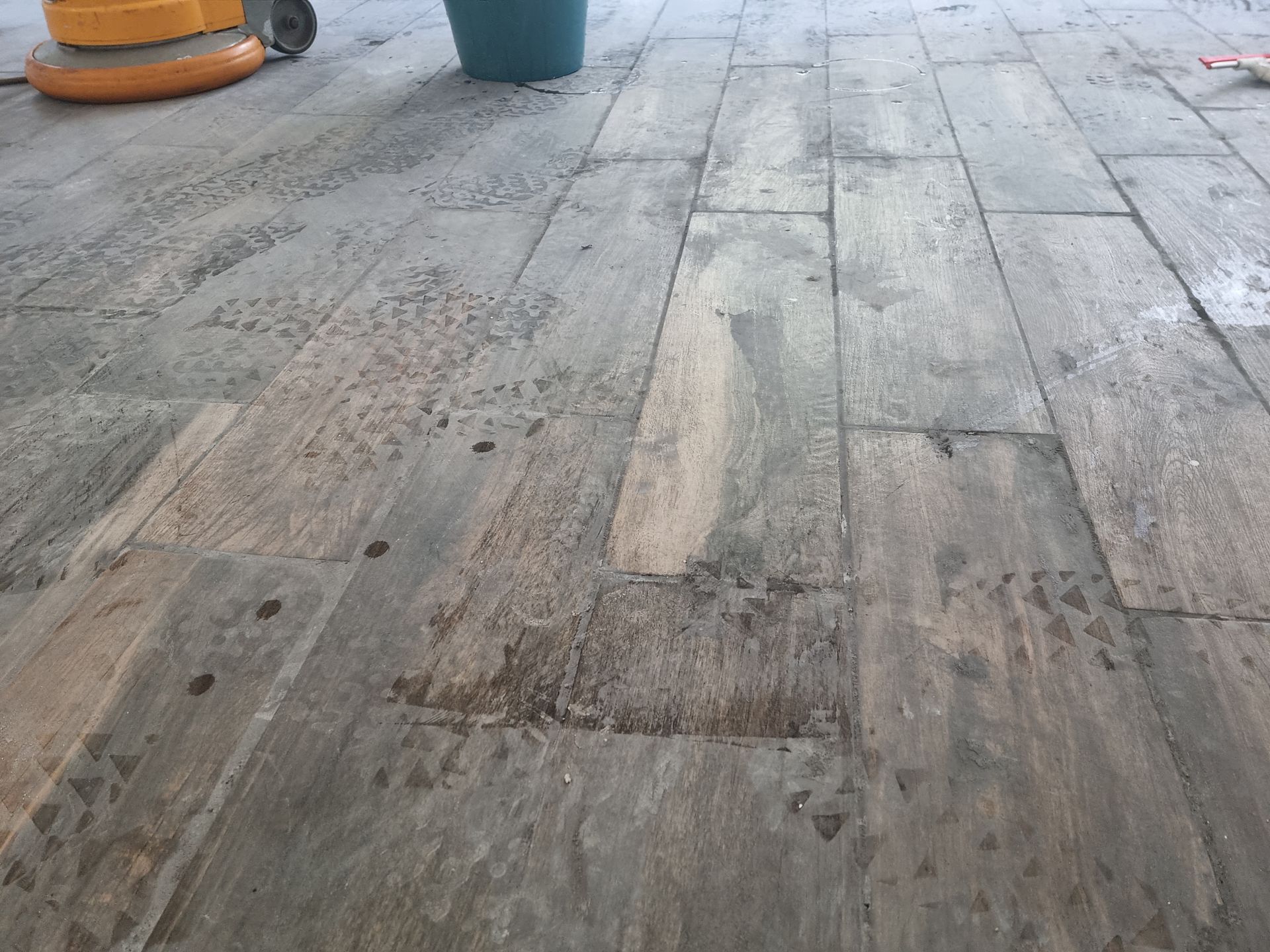 pulizia profonda pavimenti gres porcellanato