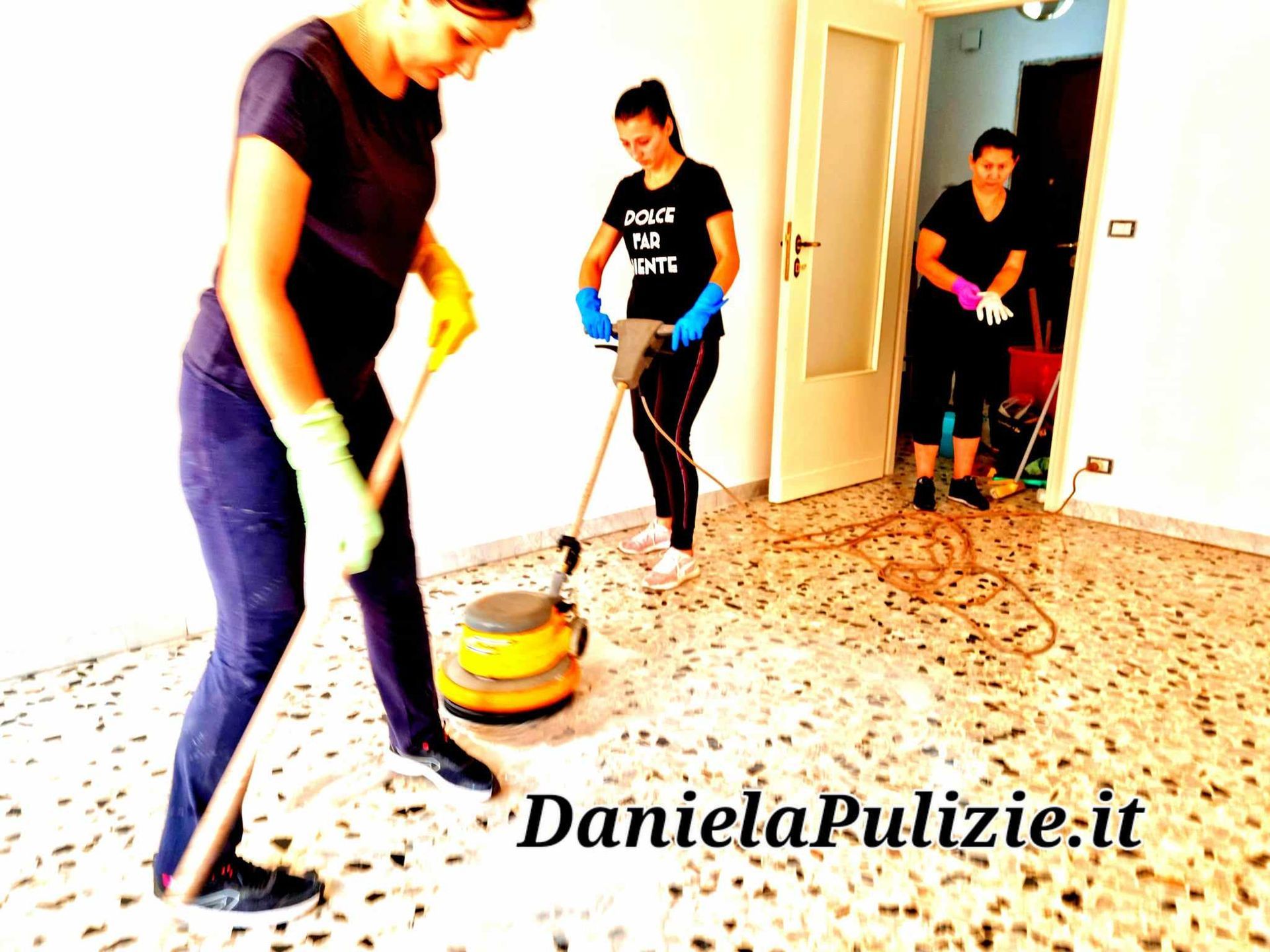 pulizie fughe pavimenti marmo