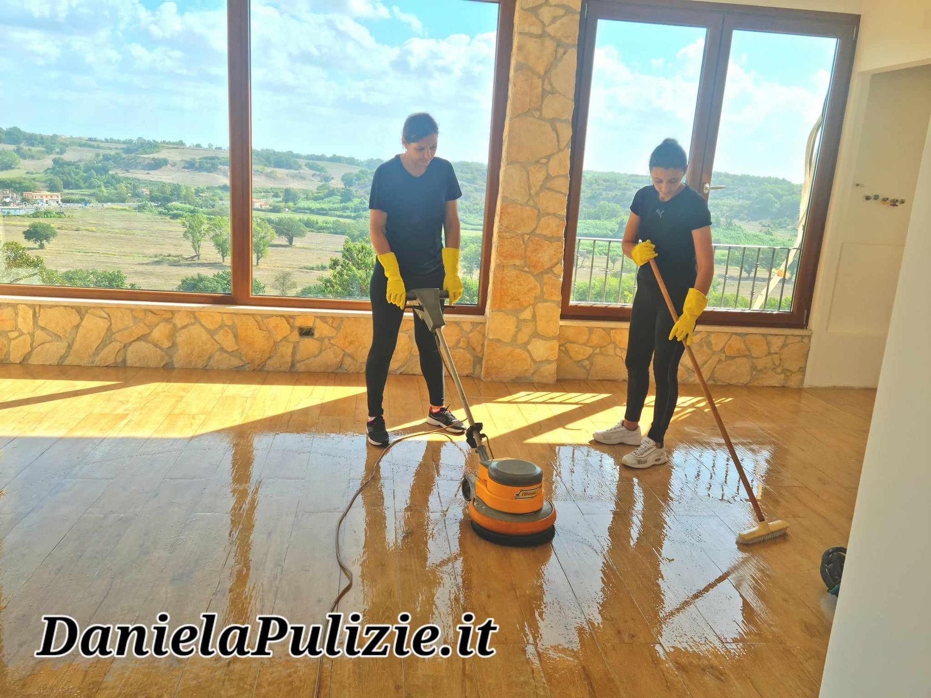 pulizia profonda pavimenti