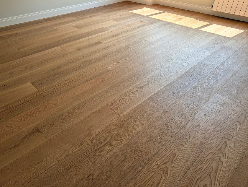 Pulizia pavimento in parquet in casa nuova a Roma