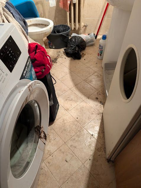 Bagno prima della pulizia e dell’igienizzazione