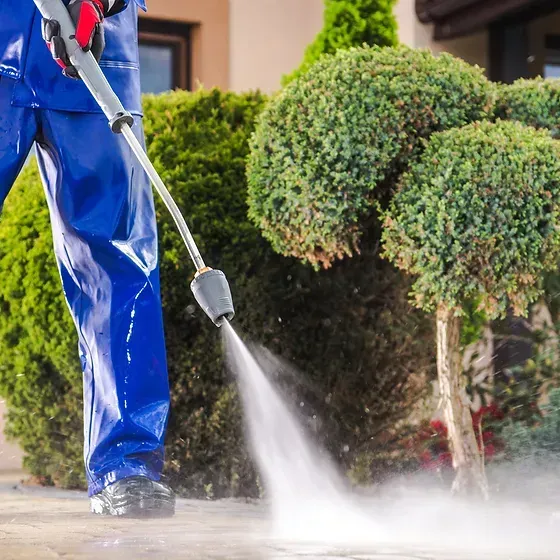 pulizie patio con idropulitrice