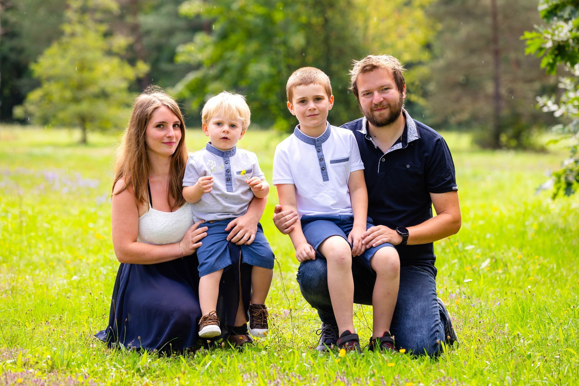 Séance photo Famille - Obernai Alsace Séance photo en famille, Photographe professionnel, Photographie de famille, Séance photo à Obernai, Photos de famille à Obernai, Photos de famille en Alsace, Séance photo lifestyle, Séance photo en extérieur, Séance photo en plein air, Lieux de séance photo à Obernai, Photos de famille spontanées, Photos de famille naturelles, Moments en famille capturés en images, Photos de famille joyeuses, Photos de famille émotionnelles, Séance photo avec les enfants, Photos de groupe en famille, Photos de couple en famille, Photographie de famille créative, Photographie de famille artistique, Photos de famille en noir et blanc, Photos de famille en couleur, Séance photo dans les rues d'Obernai, Séance photo dans les parcs d'Obernai, Séance photo dans les environs d'Obernai, Photographe de famille compétent, Photographe de famille expérimenté, Photographe de famille passionné, Photos de famille avec le charme d'Obernai en arrière-plan, Photographe de famille à l'écoute des besoins de la famille, Moments de complicité en famille, Souvenirs en famille, Séance photo en été à Obernai, Séance photo en automne à Obernai, Séance photo en hiver à Obernai, Séance photo en printemps à Obernai, Photographe professionnel à Obernai, Photographie de famille soignée, Photos de famille intemporelles, Photographe de famille créatif, Photographe de famille professionnel en Alsace, Séance photo de famille détendue, Photos de famille avec éclat de rire, Photographe de famille flexible, Photographe de famille passionné par son métier.