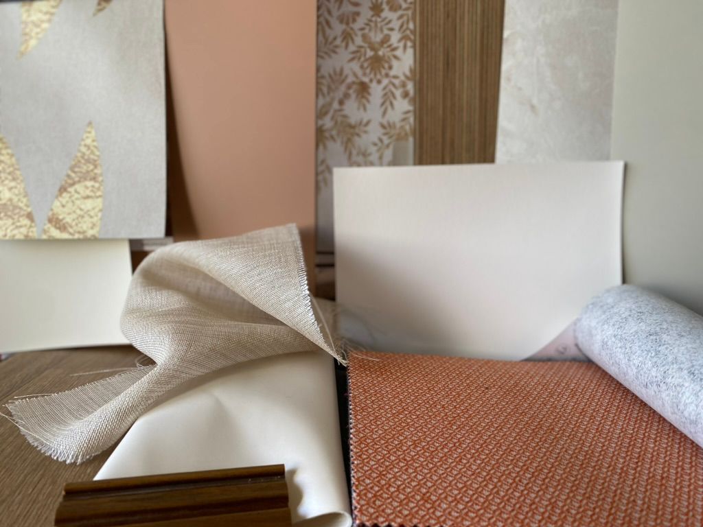 Échantillons de matériaux pour l’aménagement intérieur d’une clinique en Bretagne