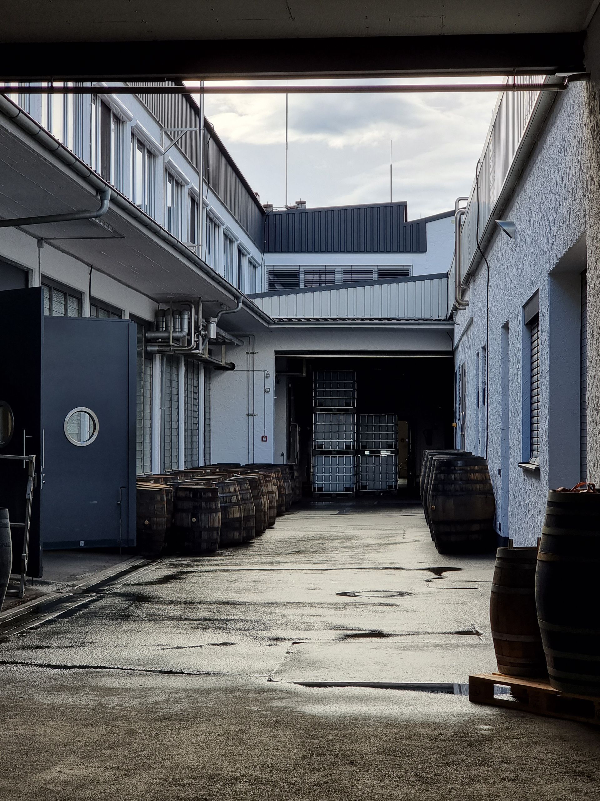 Innenhof der St. Kilian Destillerie in Rüdenau