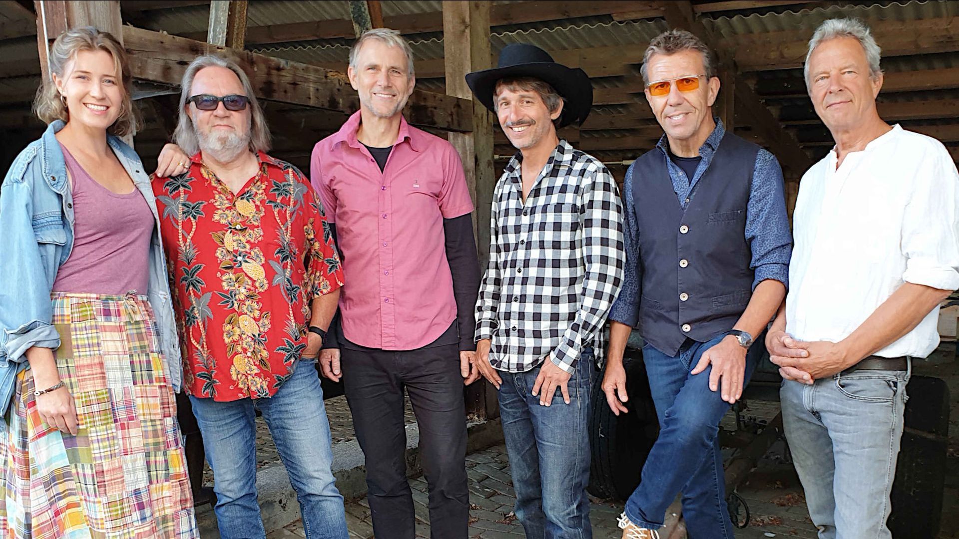 Hands & Wood Electrified
-Comes the Time -