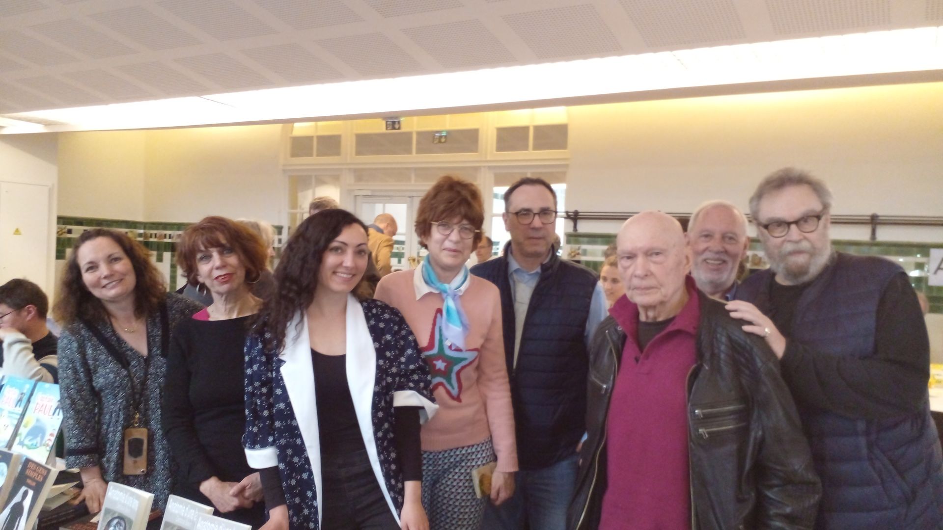 Nos auteurs et directeurs de collection semblent heureux, au Salon de l'autre livre à Paris. Eugénie Moreira Ducher, Debora Stein, Coralie Akiyama, Murielle Compère-Demarcy, Philippe Pichon, Gilbert Bourson, Antonio (Tony Cardoso) et Jacques Cauda