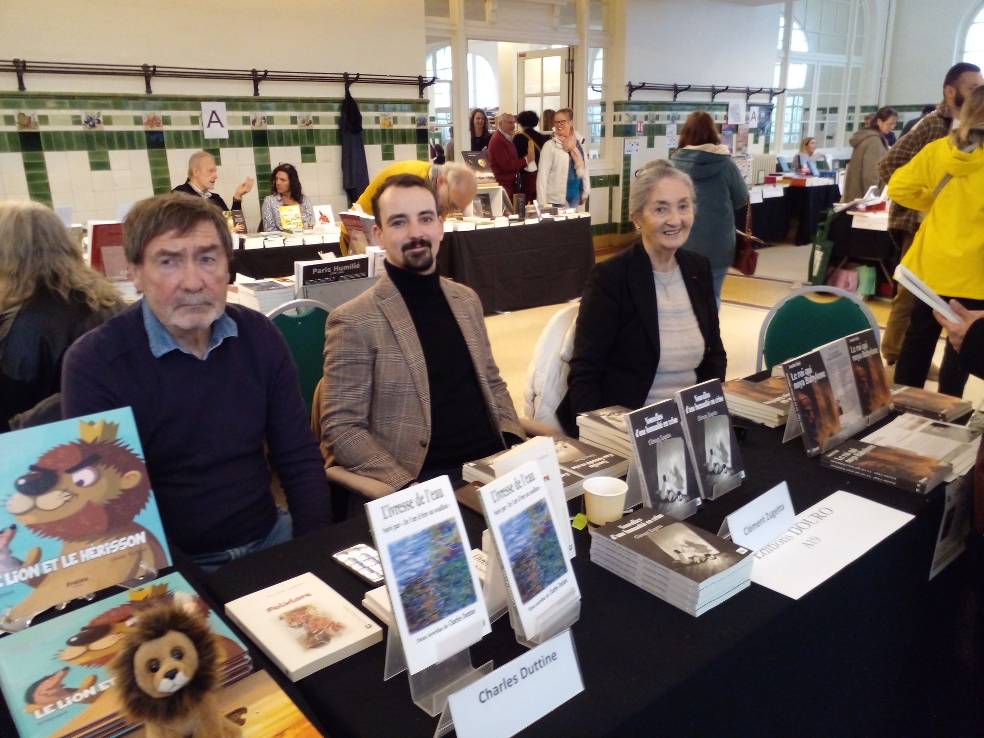Charles Duttine, Clément Zugetta et Josette Elayi, au salon de l'autre livre à Paris