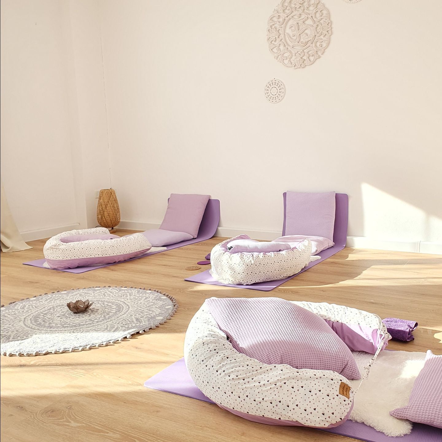 Babyfüße werden massiert