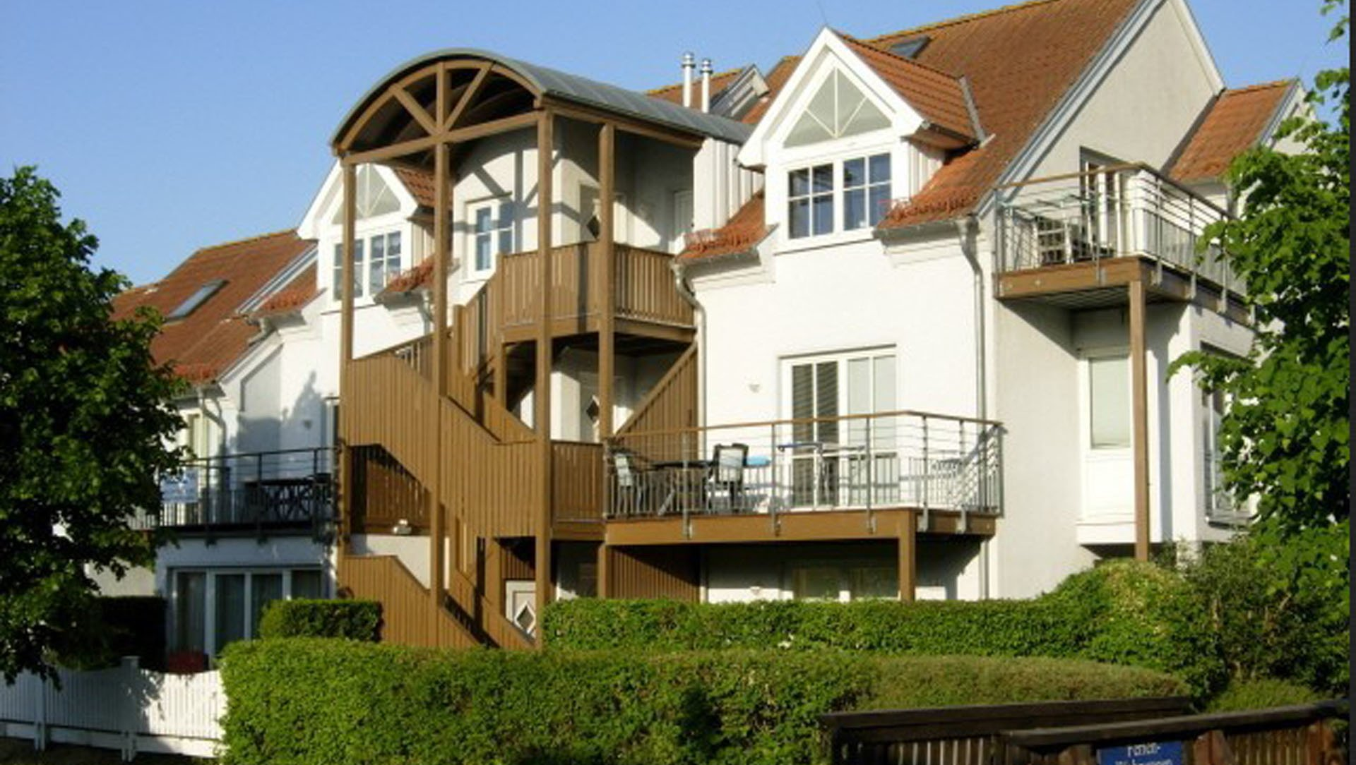 Außenansicht mit dem Südbalkon oben rechts