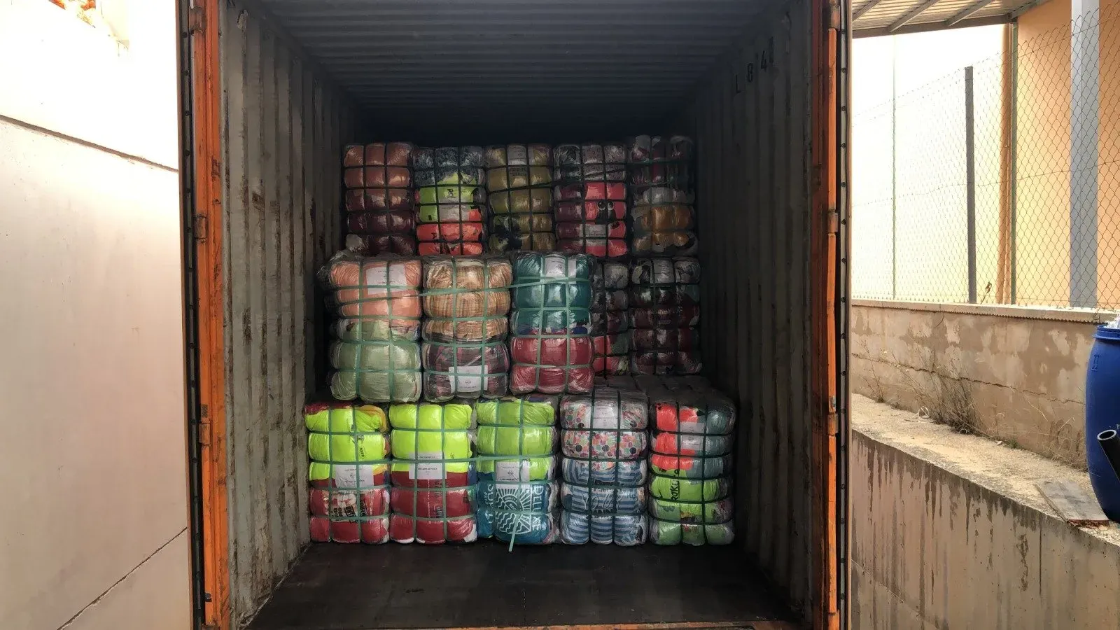 USED CLOTHING COMPANY HIGH-QUALITY SECONDHAND CLOTHES