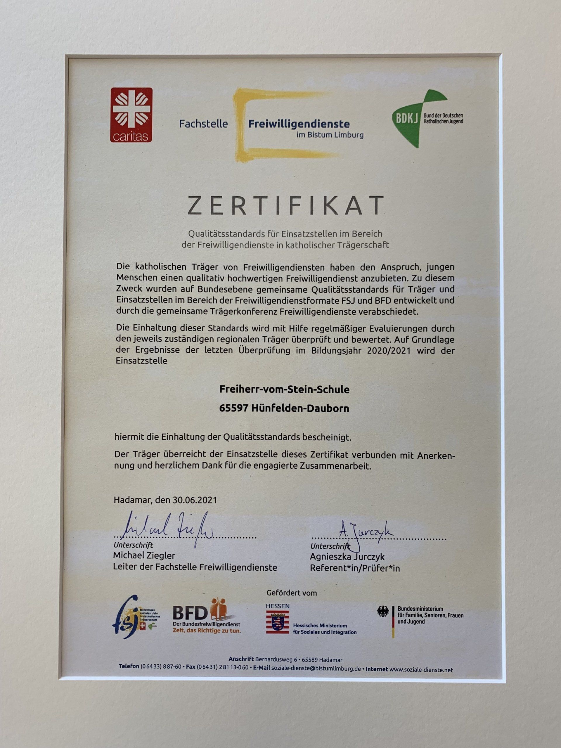 Zertifikat Qualitätsstandards Freiwilligendienste in kath. Trägerschaft Zertifikat Qualitätsstandards Freiwilligendienste in kath. Trägerschaft