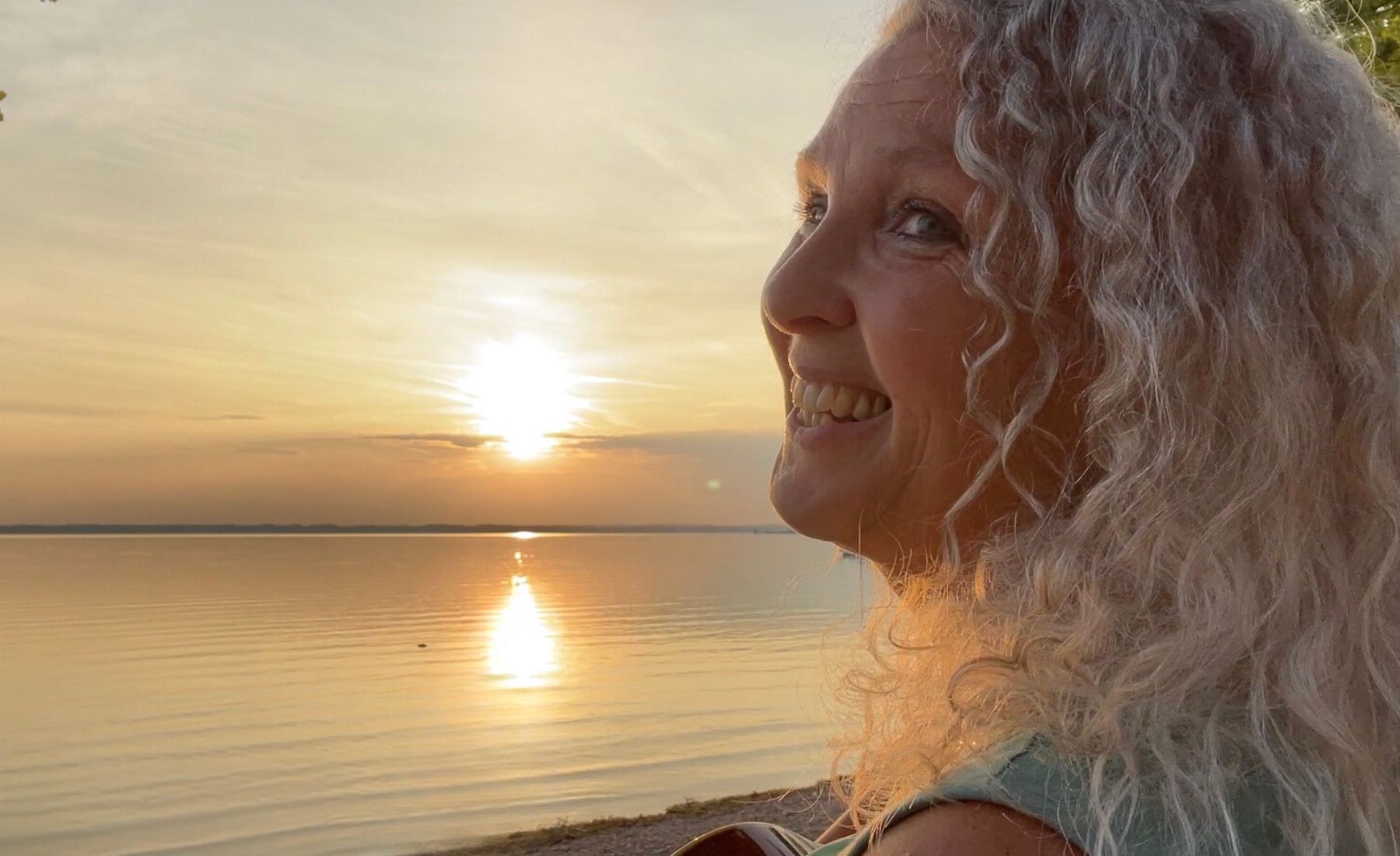 Amithra im goldenen Sonnenuntergang