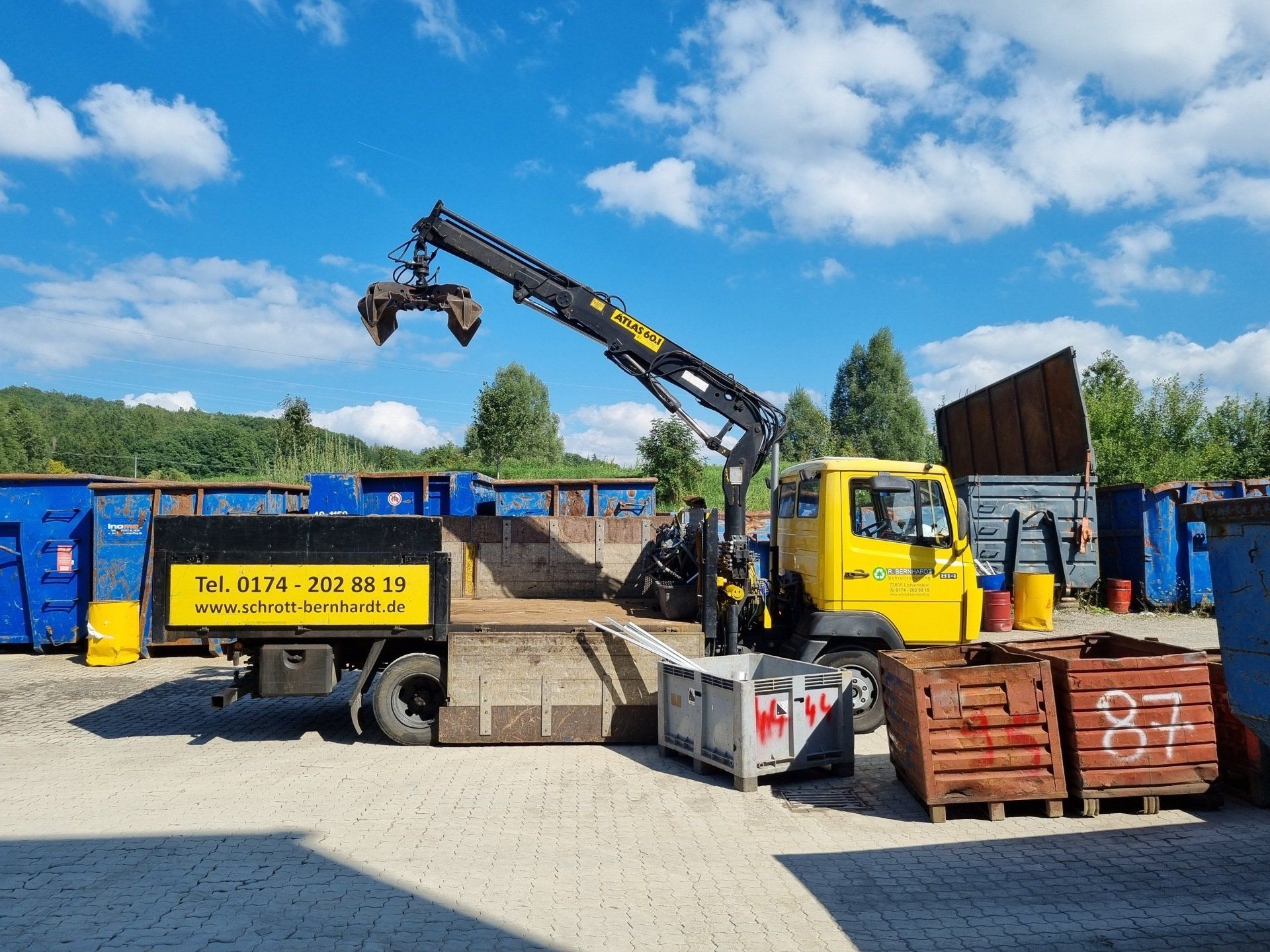 Fahrzeug auf dem Schrottplatz