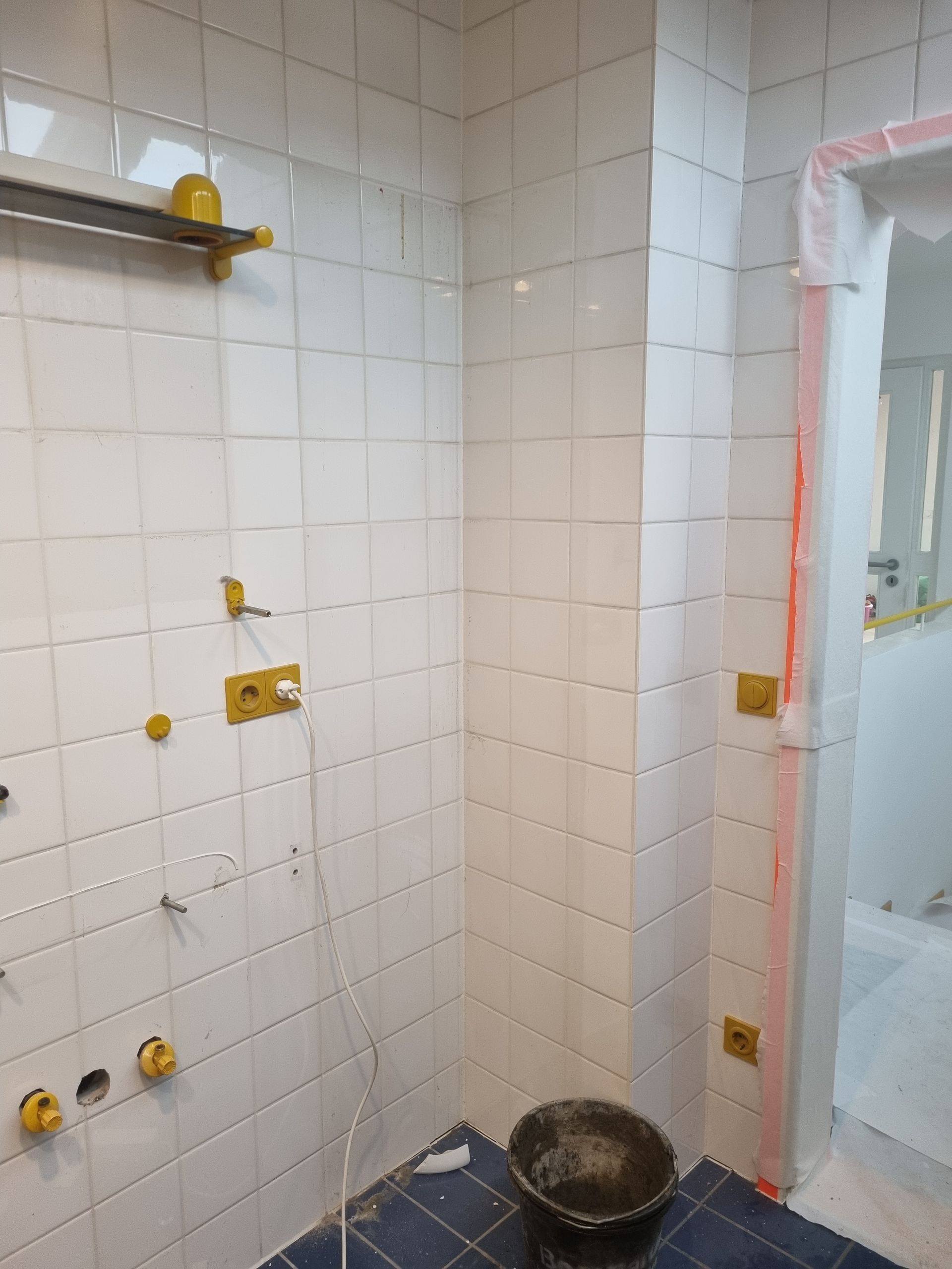 altes Badezimmer vor Abbruch und Entkernung