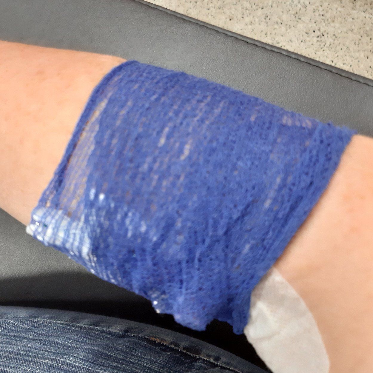 Ein letzter Gruß Grabgestaltung mit dem letzten Paar Schuhe