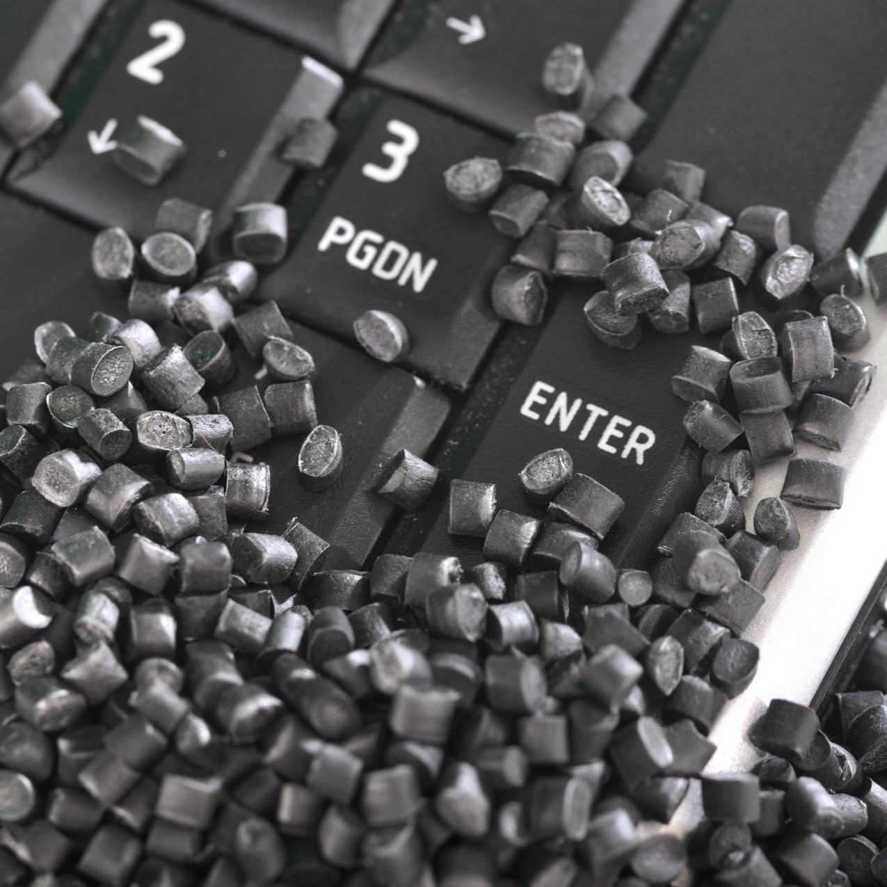 Kunststoffrohstoffe als Neuware, Regranulat, Rezyklate und Compounds